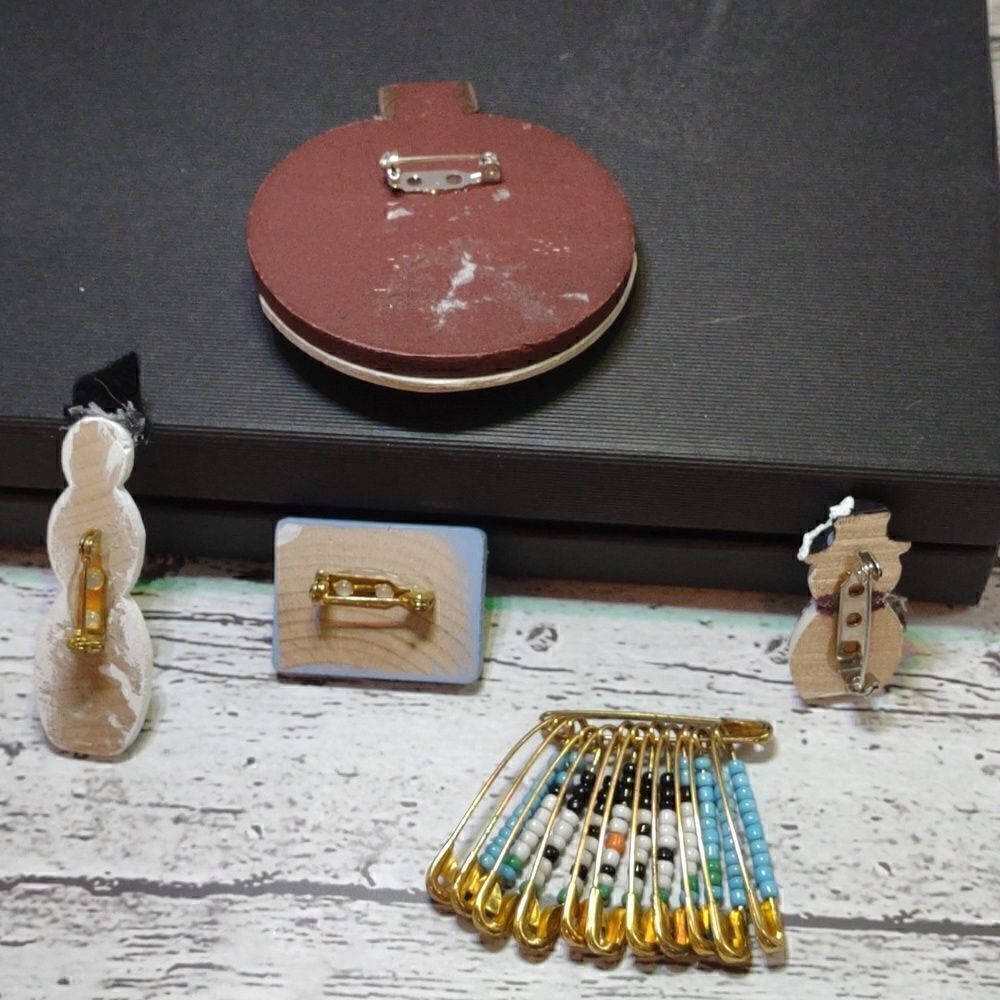 Snowman Pin Lot.  B1 - Picture 2 of 7